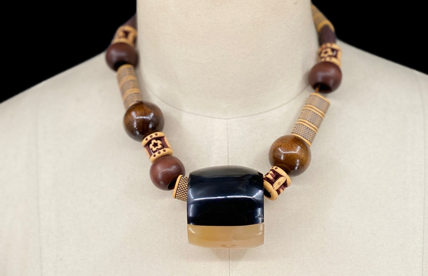 wooden wonder necklace