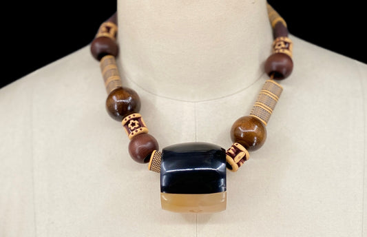 wooden wonder necklace